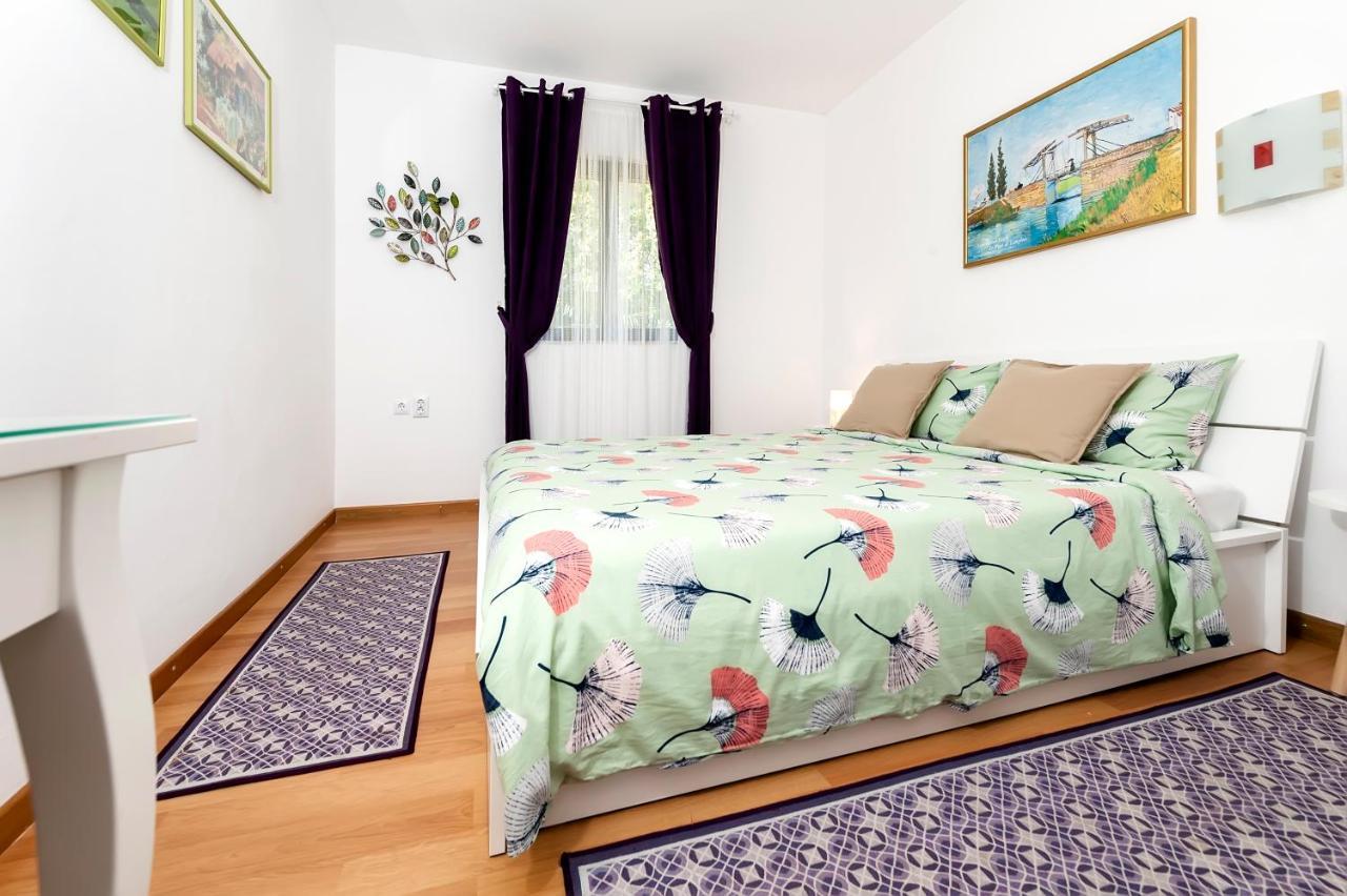 Aja And Stefy Apartment